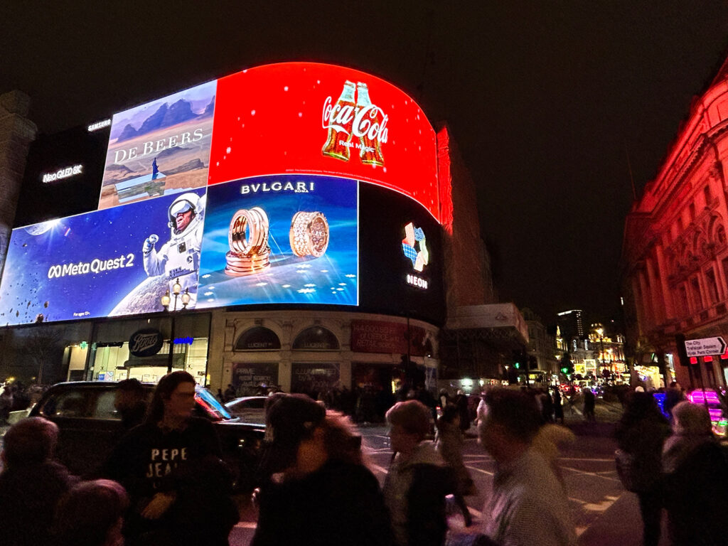 Wonnacott lights up Piccadilly Circus...